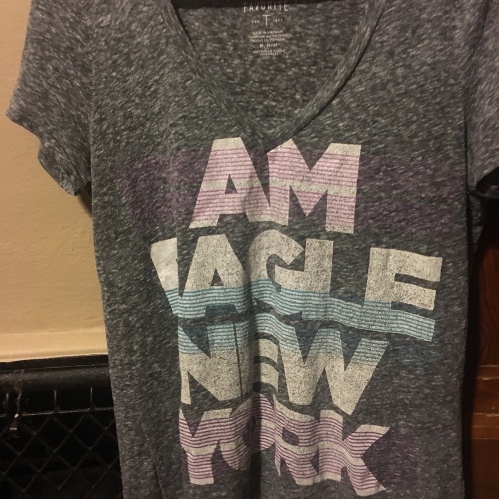 American Eagle New York vneck tee
